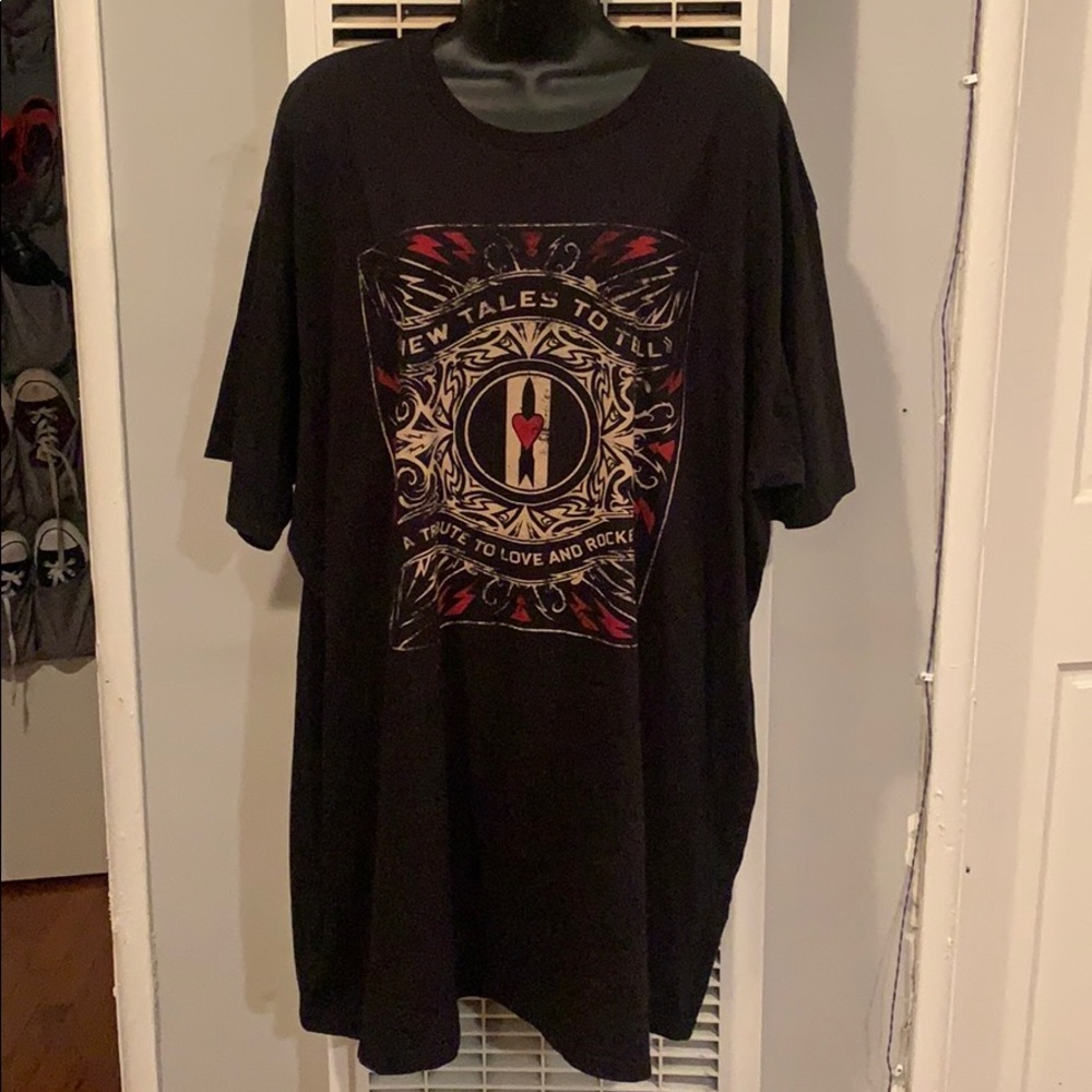 ⚡️3/$10 Love & Rockets Tribute Tee/Shepard Fairey